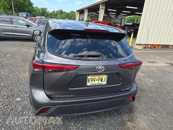 2022 Toyota Highlander LE - miniatura 5