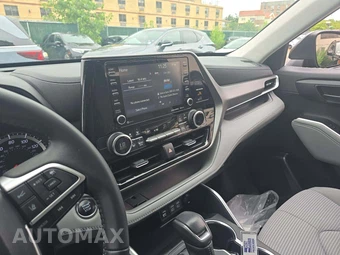 2022 Toyota Highlander LE - miniatura 10