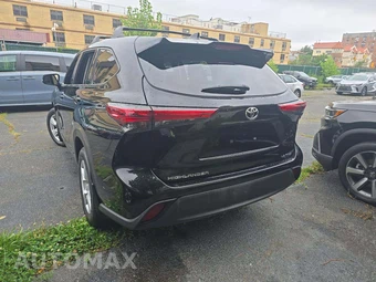 2022 Toyota Highlander LE - miniatura 2