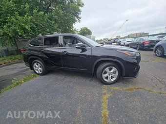 2022 Toyota Highlander LE - miniatura 4