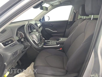 2022 Toyota Highlander LE - miniatura 7