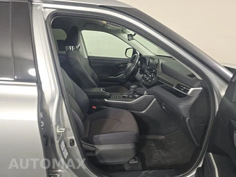 2022 Toyota Highlander LE - miniatura 8