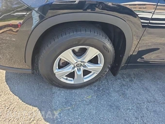 2022 Toyota Highlander LE – miniatura 8