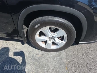2022 Toyota Highlander LE – miniatura 9