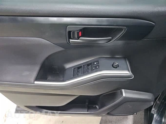 2022 Toyota Highlander LE - miniatura 9