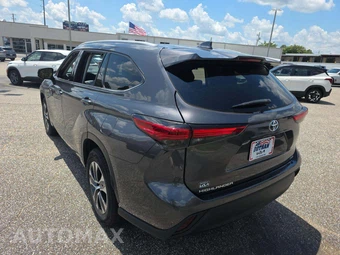 2022 Toyota Highlander XLE - miniatura 2