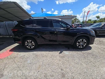 2022 Toyota Highlander XLE - miniatura 4