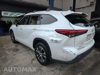 2022 Toyota Highlander XLE - miniatura 2