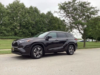 2022 Toyota Highlander XLE - miniatura 2