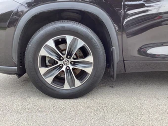 2022 Toyota Highlander XLE - miniatura 4