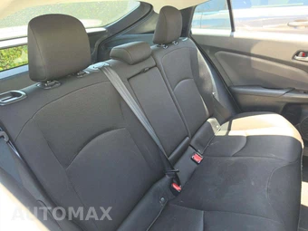 2022 Toyota Prius L Eco – miniatura 16