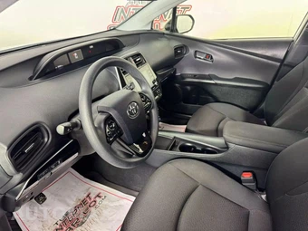 2022 Toyota Prius LE - miniatura 11