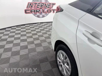 2022 Toyota Prius LE - miniatura 25