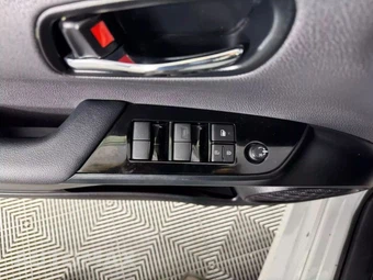2022 Toyota Prius LE - miniatura 29