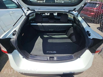 2022 Toyota Prius LE – miniatura 13