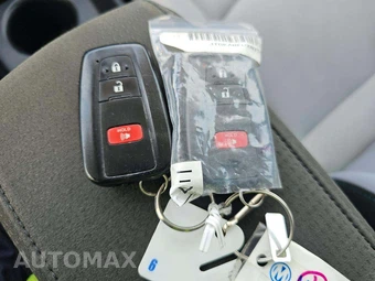 2022 Toyota Prius LE – miniatura 7