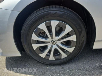 2022 Toyota Prius Prime LE - miniatura 8