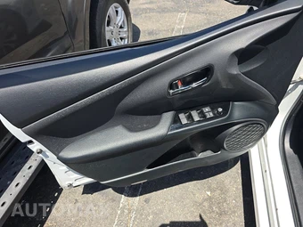 2022 Toyota Prius Prime XLE – miniatura 9