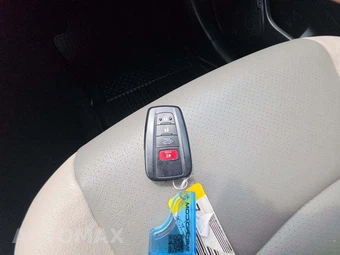 2022 Toyota RAV4 Hybrid XLE - miniatura 5