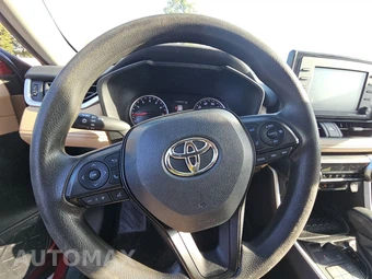 2022 Toyota RAV4 LE - miniatura 10