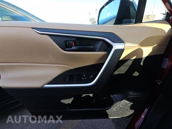 2022 Toyota RAV4 LE - miniatura 9
