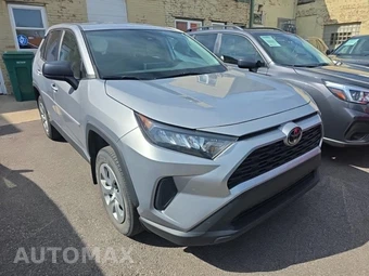 2022 Toyota RAV4 LE - miniatura 3