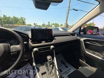2022 Toyota RAV4 LE – miniatura 10