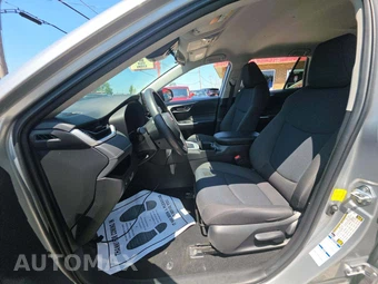 2022 Toyota RAV4 LE – miniatura 6