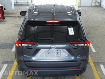 2022 Toyota RAV4 LE – miniatura 5