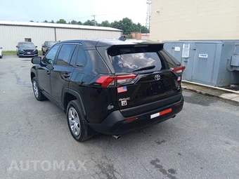 2022 Toyota RAV4 LE - miniatura 3