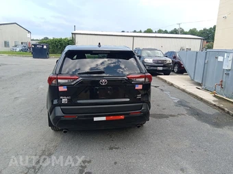 2022 Toyota RAV4 LE - miniatura 4