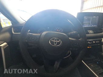 2022 Toyota RAV4 LE - miniatura 10