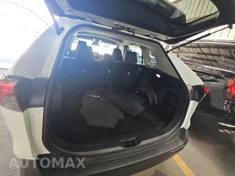 2022 Toyota RAV4 LE - miniatura 16