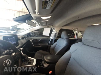 2022 Toyota RAV4 LE - miniatura 21