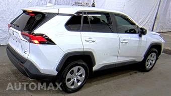 2022 Toyota RAV4 LE - miniatura 4