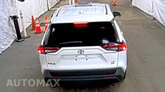 2022 Toyota RAV4 LE - miniatura 5