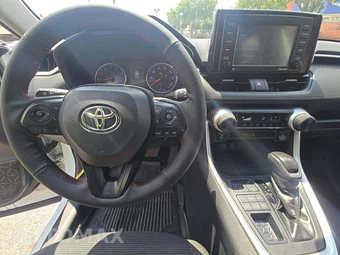 2022 Toyota RAV4 LE – miniatura 10
