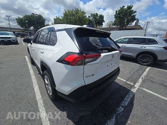 2022 Toyota RAV4 LE – miniatura 2