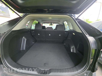 2022 Toyota RAV4 LE - miniatura 14