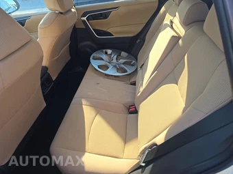 2022 Toyota RAV4 LE - miniatura 13
