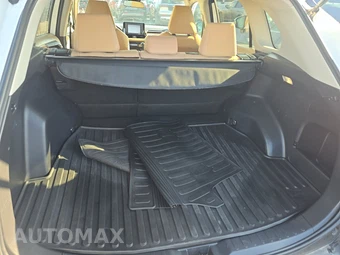2022 Toyota RAV4 LE - miniatura 16