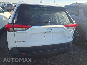 2022 Toyota RAV4 LE - miniatura 5