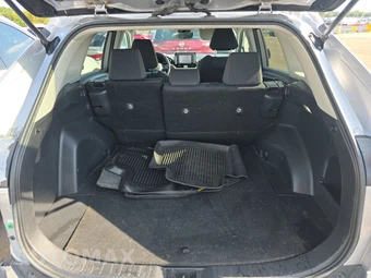2022 Toyota RAV4 LE - miniatura 16
