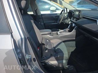 2022 Toyota RAV4 LE - miniatura 8