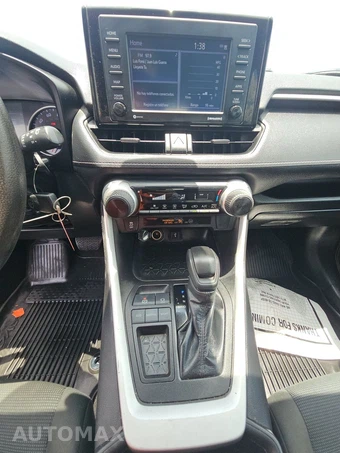2022 Toyota RAV4 LE - miniatura 11