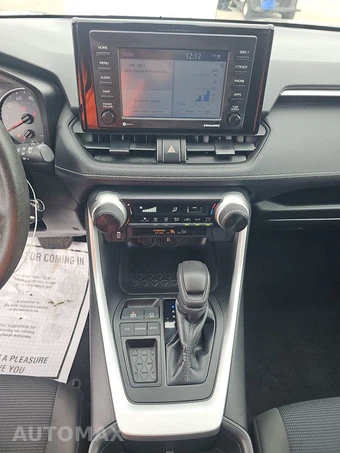 2022 Toyota RAV4 LE - miniatura 11