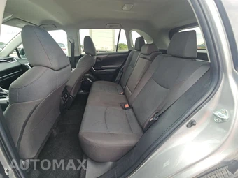 2022 Toyota RAV4 LE - miniatura 13