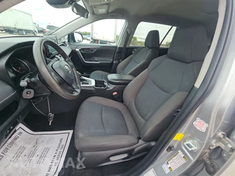 2022 Toyota RAV4 LE - miniatura 7