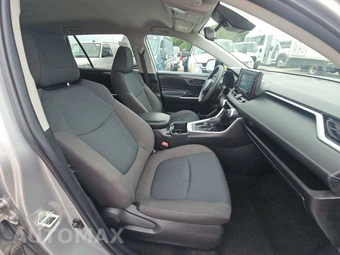 2022 Toyota RAV4 LE - miniatura 8