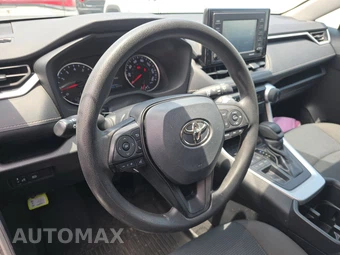 2022 Toyota RAV4 LE - miniatura 10